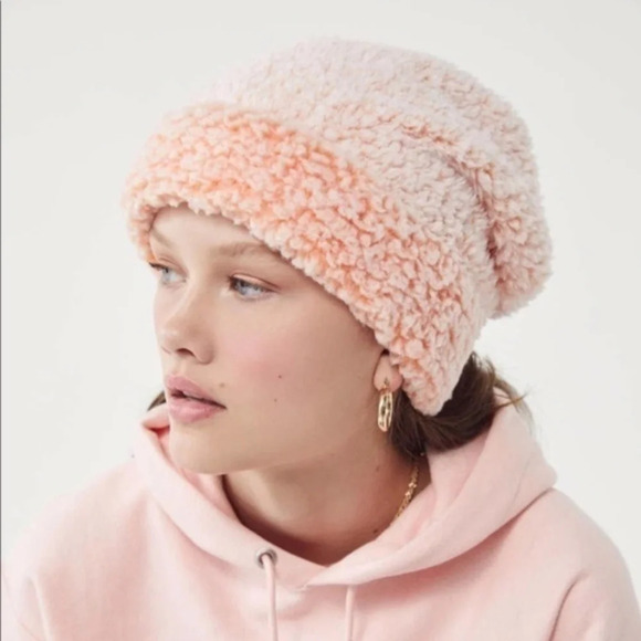 U.O. Teddy Fleece Beanie - Picture 1 of 4